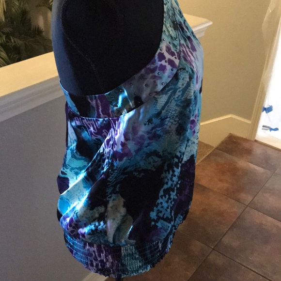 🌺Sexy off right shoulder blouse.🌺 - Picture 3 of 7